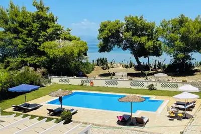 Image de La Villa Parfaite Sur La Plage Est Presque PRÊTE À Vous Accueillir