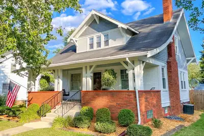 Image de Walk to Shops & Dining, Great Location! - 3br