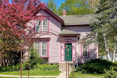 Image de Green Gables - 2nd Floor with Private Entrance