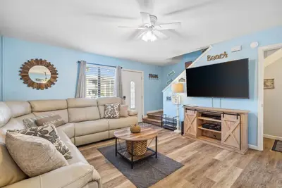 Image de No Fees! Family Friendly Townhouse 5 Min Walk Beachfront Pool