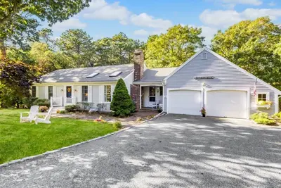 Image de Harwich Getaway w/ Stunning Water Views, Central Air, Outdoor Shower, Tennis