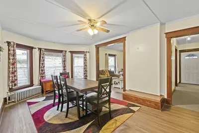 Image de Spacious 3 Br Apt, near Rail Trail, porch/grill