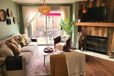Image de Clean and Walkable 2br\/2. 5Bath West Seattle Townhouse