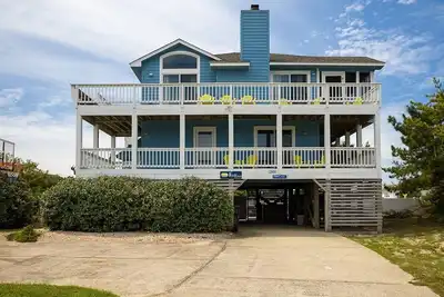 Image de Spacious Home, Private Pool&Spa~2 minute walk to the beach!