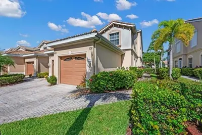 Image de Beautiful and spacious villa with 1-car garage in Glen Eagle Golf & Country Club