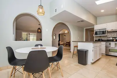 Image de Tucson's Swim and Golf paradise!