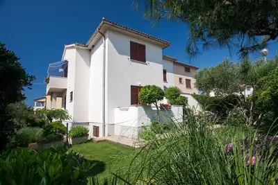 Image de Appartement de quatre chambres avec la terrasse Krk (A-20368-a)