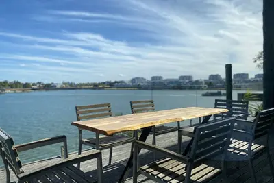 Image de Absolute Waterfront with Private Beach