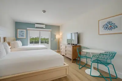 Image de Beach View Unit in Islamorada! Pets Allowed, Parking, Pool!