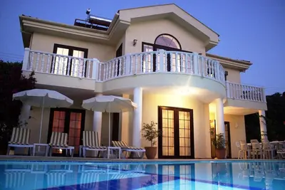 A 3-bedroom villa within in the popular Maras district