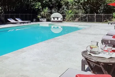 Image de Jolie Maison PROVENÇALE 4 pers campagne jardin piscine aire de jeu Spa