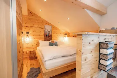 Chalet Waldhäusl Zirben-Chalet with Sauna Whirlpool & Mountain Views – Sleeps 4