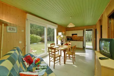 Image de House with garden in the middle of nature