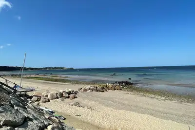 Image de Fifa 40 minutes to Gillette Steps from the beach, charming cottage Plymouth Ma