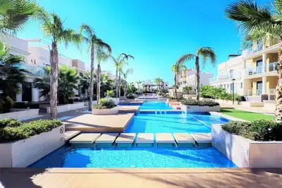 Zenia Beach – Contemporary Townhouse, great for Zenia Boulevard, walk to beach