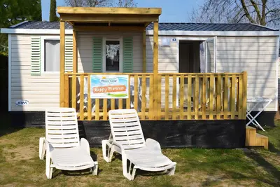 Image de Maison mobile avec un accès direct à la plage