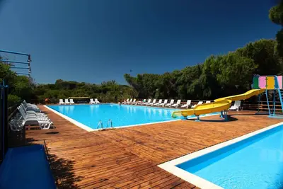 Image de Maison mobile avec piscine, terrasse et climatisation