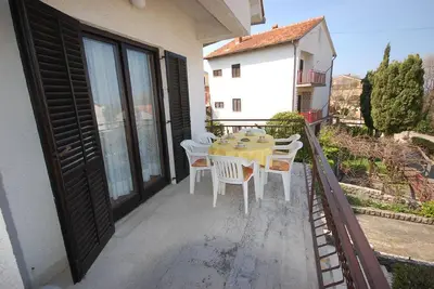 Image de Appartement de vacances Njivice pour 1 - 6 personnes avec 3 chambres à coucher - Appartement de vaca