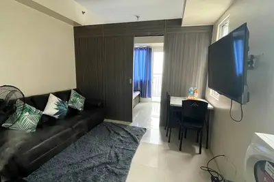 Image de 15 mins away to the Manila Airport! Sunset View w Balcony Condo Unit