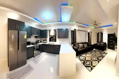 Image de Leah's Retreat! 3-bedroom, house located 5 minutes from Ocho Rios attractions.