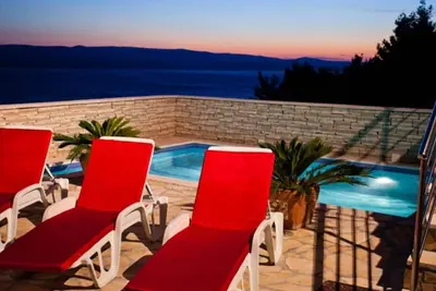 Image de Modern vacation apartment with pool and sea view