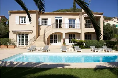 Image de Appartement Azur Piscine, plage sable fin/village 400 m, clim, parking privé,