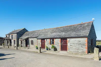 2 Bed cottage, original exposed beams. Pet friendly - 5 mins to nearest beach.