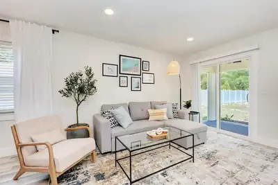 Image de 2br Oasis with a Cozy Lanai 5 Min to Nokomis Beach