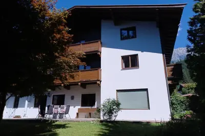 Image de Well-equipped vacation apartment with fireplace for 8 (+2) people