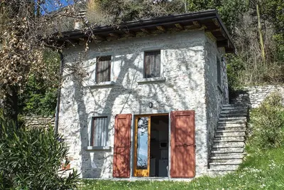 Image de Stone cottage with amazing Lake Garda view away from it all