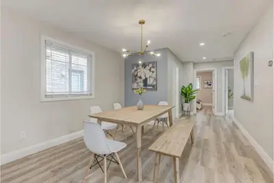 Image de Bright, desired 3br & Work stations, 2 Ba, & parking, close to Uwo & hospitals