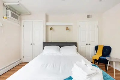 Image de Cozy Old Town Escape: 2br Dream WalkScore 98