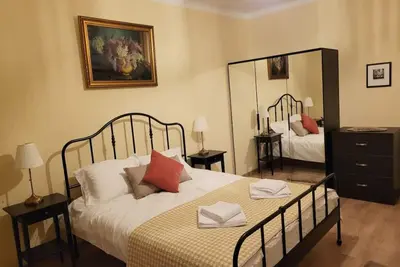 Image de Ema's Vintage Spacious 2 Br Central Apartment with Mountain View