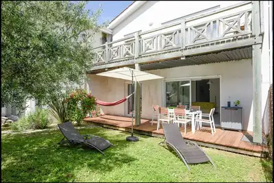 Image de A 100 m de la plage, proche La Rochelle, beau T3 en rez de jardin privatif