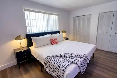 Image de ✨ Amazing Renovated One Bedroom w/Free Parking