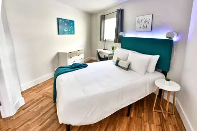 Image de ✨Rest + Eat + Shop | New One Bedroom Plus Free Parking