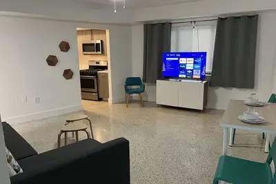 Image de ✨New Two Bedroom plus Free Parking