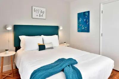 Image de ✨ New Two Bedroom plus Free Parking