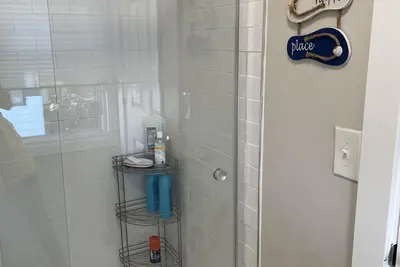 Image de Keansburg Cottage stroll away from beach!