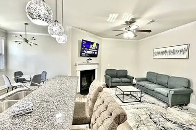 Image de WorkPlay Vaca 2br 3ba Sleeps 6 near Downtown