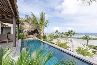 Image de Villa 3 chambres avec piscine, vue mer.