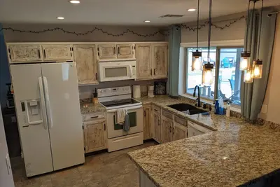 Image de Family Home W/ Pool - Easy access to highway