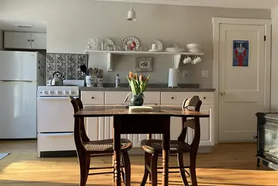 Cozy, private cottage for two