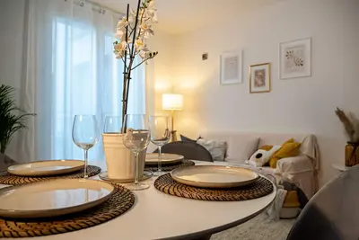 Image de Appartement moderne avec parc privé - Maison Blanche