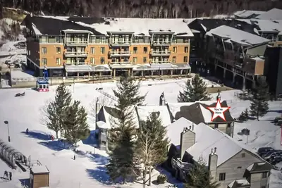 Image de Ski in\/Ski out - Best Location at Jay Peak! Steps to the trails!