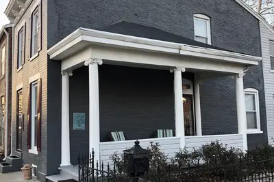 Image de Charming 3-bedroom house in lovely downtown Madison.