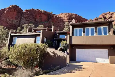 Image de A Two Acre, Luxury Red Rock Estate!