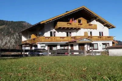 Image de ALLGÄU-Herzen 1, romantic apartment, 45 m², four-poster bed, dream view, close to the elevator