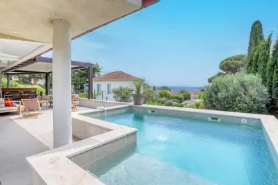 Image de Maison design piscine, 6 personnes 300 m du centre