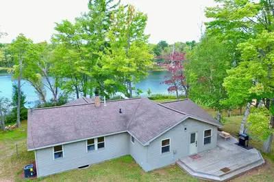 Image de Rare find! Secluded Cottage on inland lake near Munising!